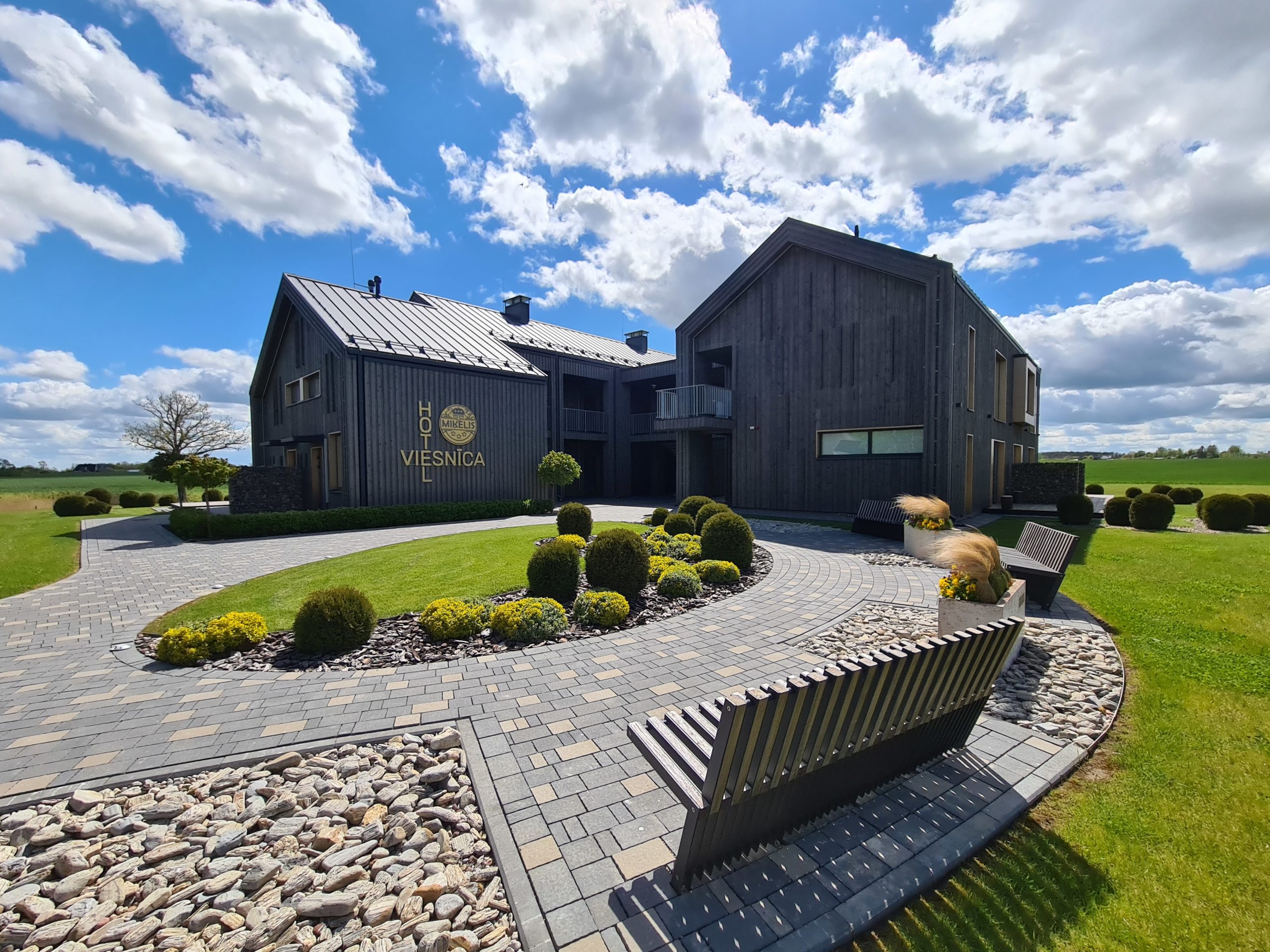 Atpūtas kompleksa "Miķelis" viesnīcas ēka
